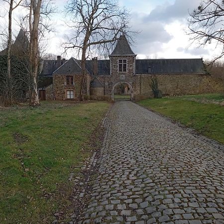 Le Vieux Noyer Bed and Breakfast Nassogne Exteriör bild